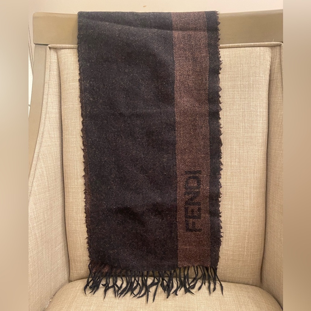 Authentic FENDI VINTAGE WOOL scarf (F1049)